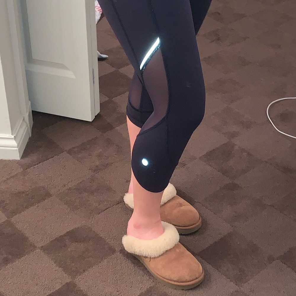 COPY - Lululemon cropped navy leggings